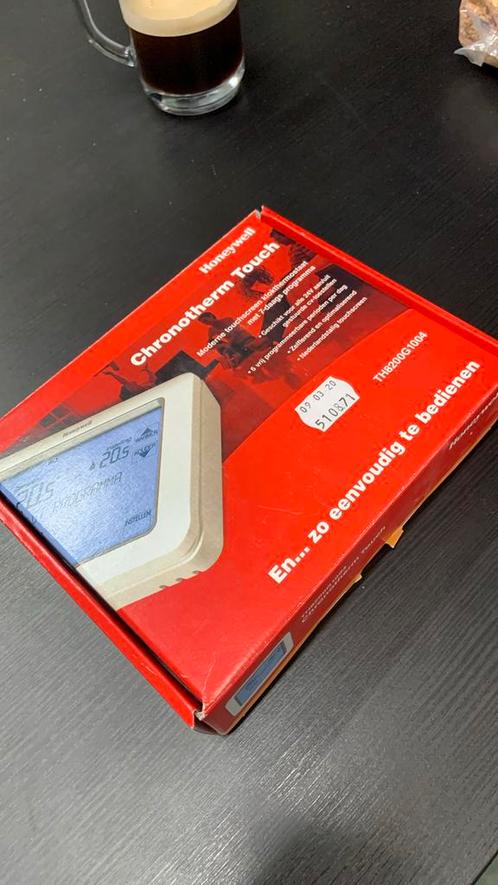 Honeywell home klokthermostaat met touchscreen, Doe-het-zelf en Verbouw, Thermostaten, Zo goed als nieuw, Ophalen of Verzenden