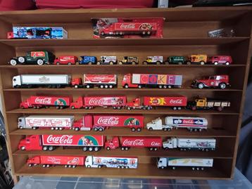 27 Coca-Cola Trucks/Auto's in Vitrinekast beschikbaar voor biedingen