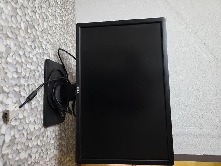 Dell UltraSharp U2412M 24 inch, Computers en Software, Monitoren, Zo goed als nieuw, 60 Hz of minder, DisplayPort, DVI, VGA, In hoogte verstelbaar