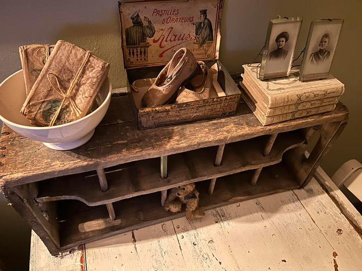 Oude brocante krat. Oud houten vakkenkastje, Antiek en Kunst, Curiosa en Brocante, Ophalen of Verzenden