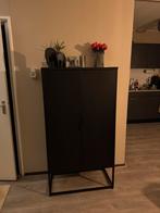 Kast VIRUM 2 deuren zwart, Huis en Inrichting, Kasten | Dressoirs, Ophalen, Zo goed als nieuw, 25 tot 50 cm, 50 tot 100 cm