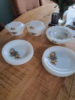 Vintage melkglas servies met fruitmotief, Ophalen