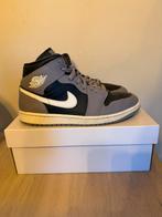 Jordan 1 mid grey, Kleding | Dames, Schoenen, Ophalen of Verzenden, Grijs, Sneakers of Gympen, Zo goed als nieuw