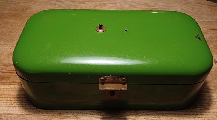 Groene emaille broodtrommel (handvat ontbreekt), Antiek en Kunst, Antiek | Emaille, Ophalen of Verzenden