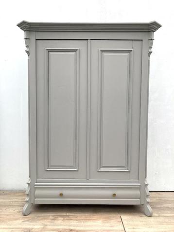 Vintage brocante meidenkast kledingkast beschikbaar voor biedingen