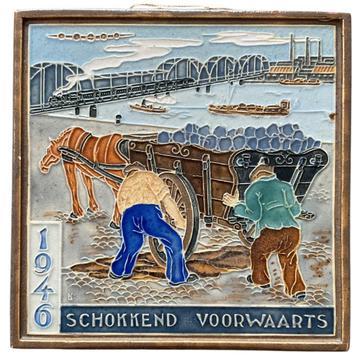 Schokkend Voorwaarts 1946 Westraven Cloisonné wandtegel beschikbaar voor biedingen