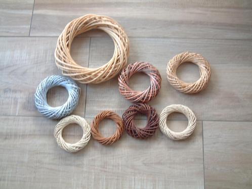 8 rieten kransen, Huis en Inrichting, Woonaccessoires | Kransen, Gebruikt, Ophalen of Verzenden