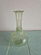 Vintage groen vaasje., Antiek en Kunst, Antiek | Glas en Kristal, Ophalen of Verzenden