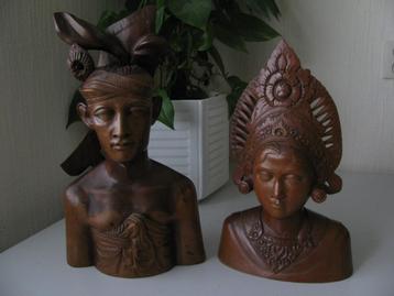 Balinees houtsnijwerk. Twee prachtige bustes