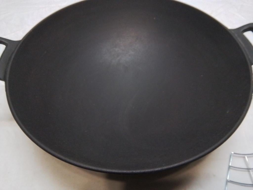 Gietijzeren wok, Huis en Inrichting, Keuken | Potten en Pannen, Ophalen of Verzenden, Gietijzer, Wok