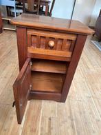 Houten nachtkastje – Rustiek, Landelijk, Zo goed als nieuw, 45 tot 65 cm, Hout, 55 tot 70 cm