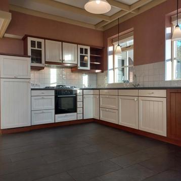 Landelijke keuken. Massief eikenhout. beschikbaar voor biedingen