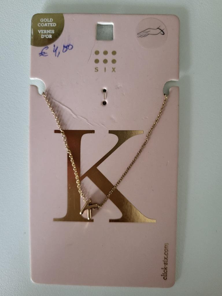 Armbandje met een K van Six, goudkleurig, Ophalen of Verzenden, Nieuw, Goud, Overige materialen