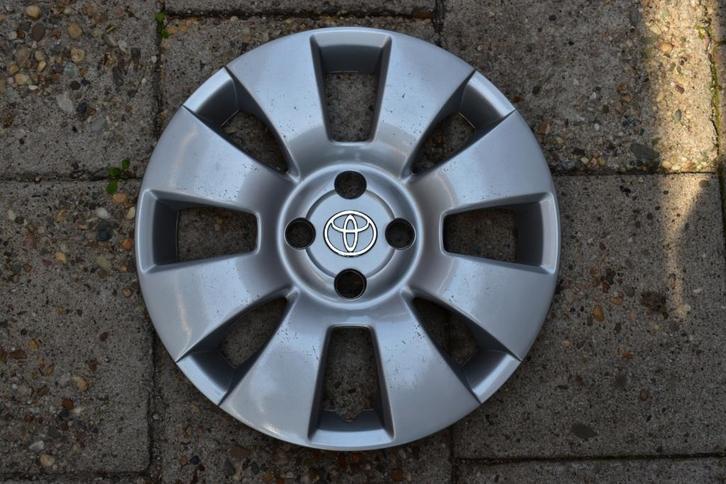 1 losse imitatie wieldop Toyota Yaris 15 inch, Auto diversen, Wieldoppen, Gebruikt, Ophalen of Verzenden