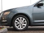 Skoda Octavia Combi 1.0 TSI 116 pk Tour | Trekhaak | Navigat, Voorwielaandrijving, Stof, Gebruikt, Lichtsensor
