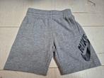 Grijs sportbroekje mt 98/104 (Nike), Ophalen, Zo goed als nieuw, Jongen of Meisje