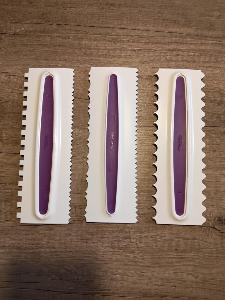 Wilton Icing Comb Set - 3 Stuks - Nieuw, Hobby en Vrije tijd, Taarten en Cupcakes maken, Nieuw, Versiering, Taarten of Cupcakes