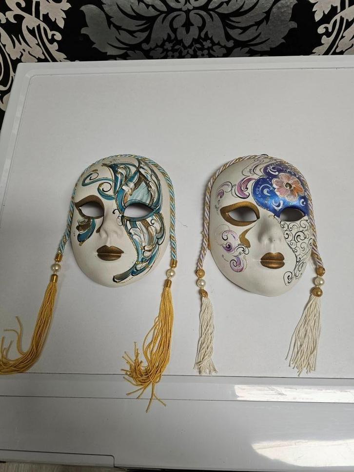 2 Venetiaanse maskers  voor €15,-, Antiek en Kunst, Curiosa en Brocante, Ophalen