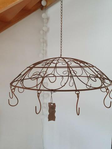 Kap van ijzer met haken - decoratie beschikbaar voor biedingen