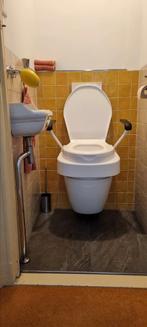 Toiletverhoger 10 cm met armleuningen, Ophalen, Zo goed als nieuw
