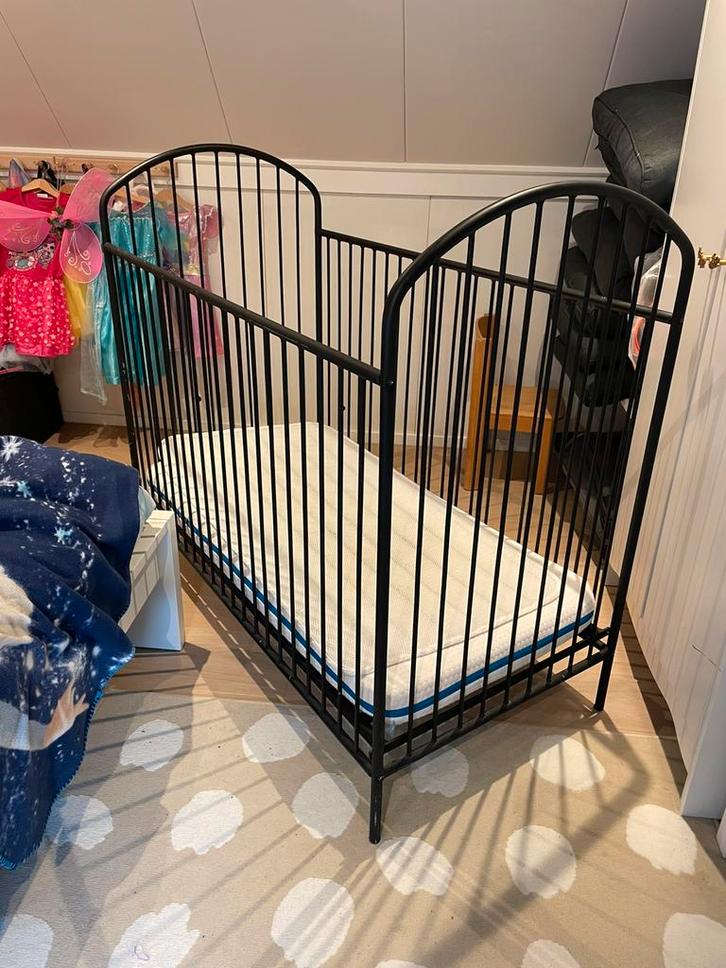 Ledikant inclusief matras en topper, Kinderen en Baby's, Kinderkamer | Bedden, Gebruikt, Minder dan 140 cm, Minder dan 70 cm, Matras