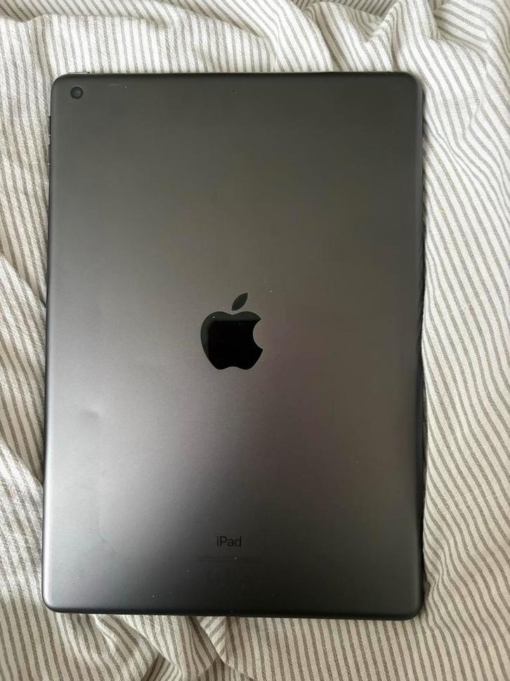 iPad 8e Gen 2020 32GB + Hoes, Computers en Software, Apple iPads, Zo goed als nieuw, Apple iPad, Wi-Fi, 10 inch, 32 GB, Grijs