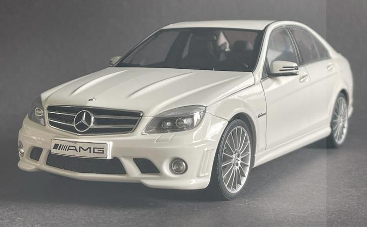 Autoart - Mercedes C63 AMG, Hobby en Vrije tijd, Modelauto's | 1:18, Zo goed als nieuw, Auto, Autoart, Ophalen of Verzenden