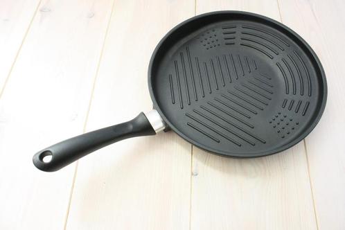 Ronde gietijzeren grilpan van TVS, Huis en Inrichting, Keuken | Potten en Pannen, Zo goed als nieuw, Koekenpan of Braadpan, Gietijzer