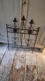 Smeedijzeren perkhekje met Franse lelies, Ophalen of Verzenden, Gebruikt, IJzer, Tuinhek