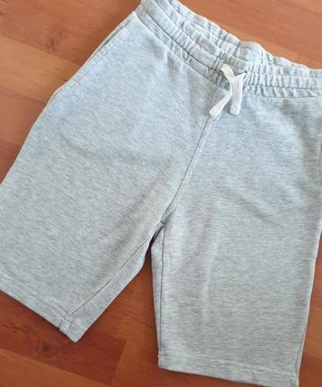Korte broek. Joggingsbroek. Grijs. H&M. Maat 128 beschikbaar voor biedingen