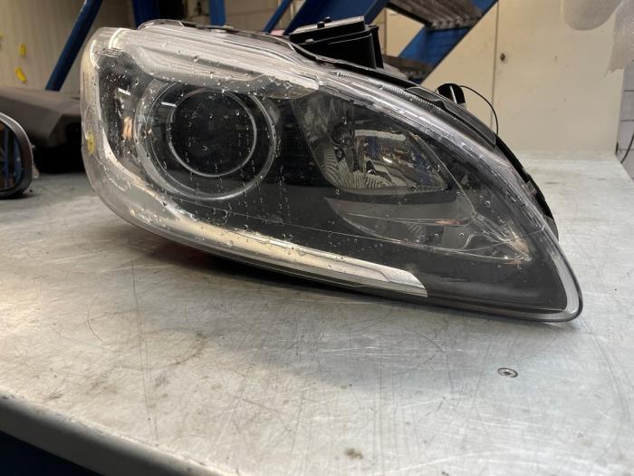 Koplamp rechts van een Volvo V60, Gebruikt, -, -, Ophalen of Verzenden