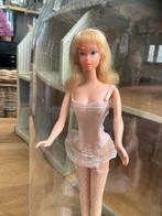 Oude barbie in lingerie, Verzamelen, Poppen, Verzenden, Zo goed als nieuw