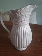 Decoratieve Schenkkan - Van Roon, Wit, Aardewerk of Porselein, Ophalen of Verzenden, Zo goed als nieuw