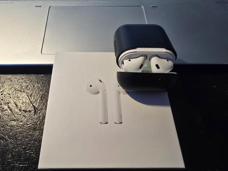 Apple Airpods Gen. 2 (A2032) in doos, Telecommunicatie, Mobiele telefoons | Oordopjes, Zo goed als nieuw, In gehoorgang (in-ear)