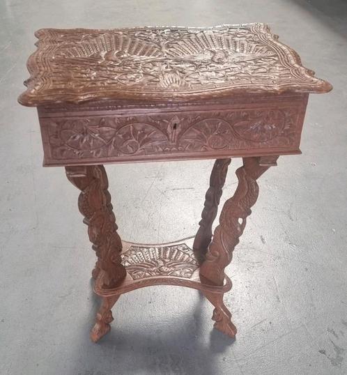 Indonesisch houtsnijwerk bijzettafel, Antiek en Kunst, Antiek | Meubels | Tafels, Ophalen