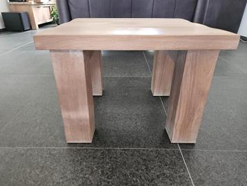 Kleine salontafel beschikbaar voor biedingen