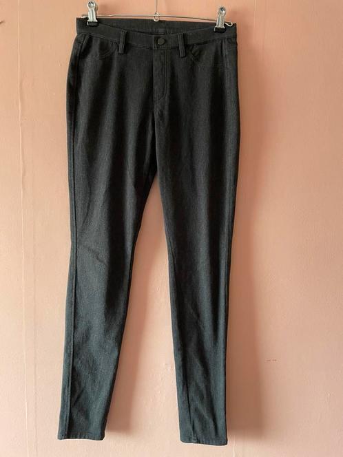Uniqlo grijze legging broek maat 36, Kleding | Dames, Broeken en Pantalons, Zo goed als nieuw, Maat 36 (S), Grijs, Lang, Verzenden