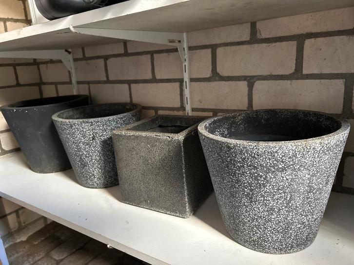 Bloempotten set van 4, Tuin en Terras, Bloempotten, Gebruikt, Beton, Binnen, Minder dan 40 cm, Minder dan 25 cm, Overige vormen