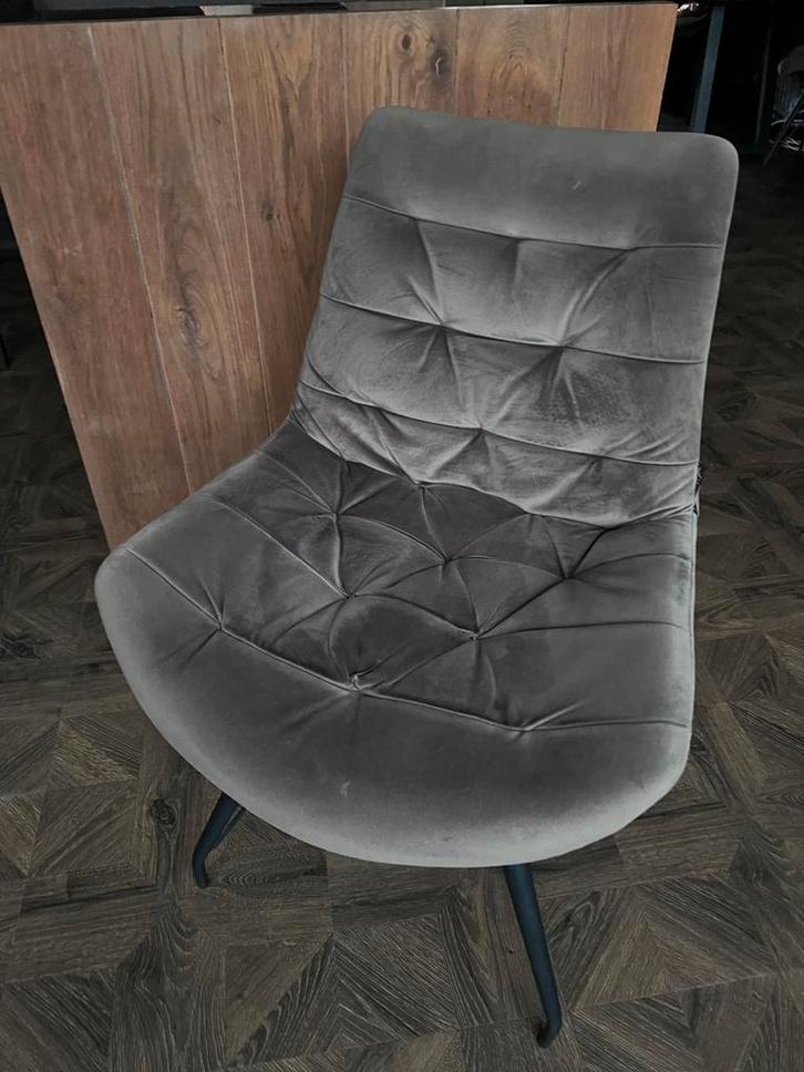 4 Grijze Eetkamerstoelen, Huis en Inrichting, Stoelen, Zo goed als nieuw, Vier, Stof, Grijs, Ophalen of Verzenden