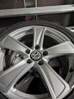 Licht metalen velgen incl winterband, 245/45 r17 o.a golf 7, Auto-onderdelen, Ophalen, 17 inch, All Season, Band(en)