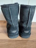 Uggs kinder laarsjes mt 30, Ophalen of Verzenden, Zo goed als nieuw, Meisje, Laarsjes