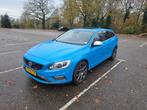 Volvo V60 D6 215pk Plug-in Hybrid 2014 Blauw, Auto's, Volvo, 1849 kg, Zwart, Blauw, Particulier