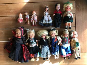 12 Vintage poppetjes beschikbaar voor biedingen