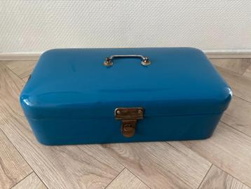 Vintage blauwe emaille broodtrommel. beschikbaar voor biedingen