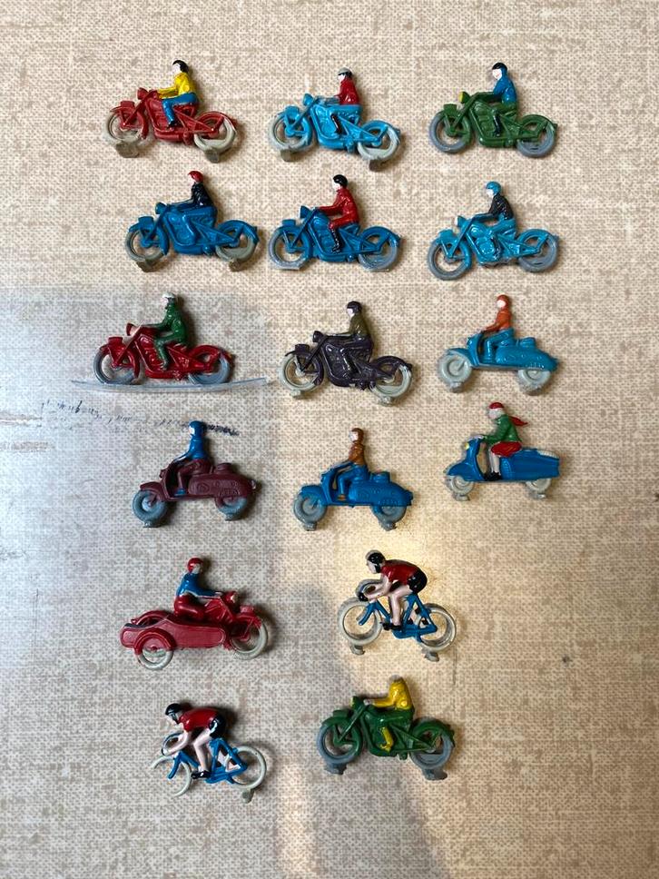 16 lego figuurtjes, Verzamelen, Poppetjes en Figuurtjes, Gebruikt, Ophalen of Verzenden