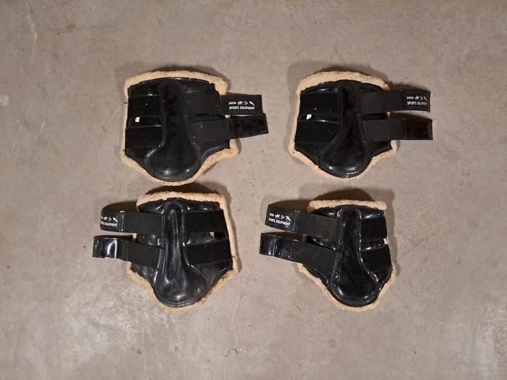 Beenbeschermers en springschoenen zwart lak/bont HKM, Dieren en Toebehoren, Paarden en Pony's | Beschermers, Zo goed als nieuw