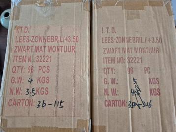 Nieuwe zonnebrillen leesbrillen gratis ter donatie beschikbaar voor biedingen