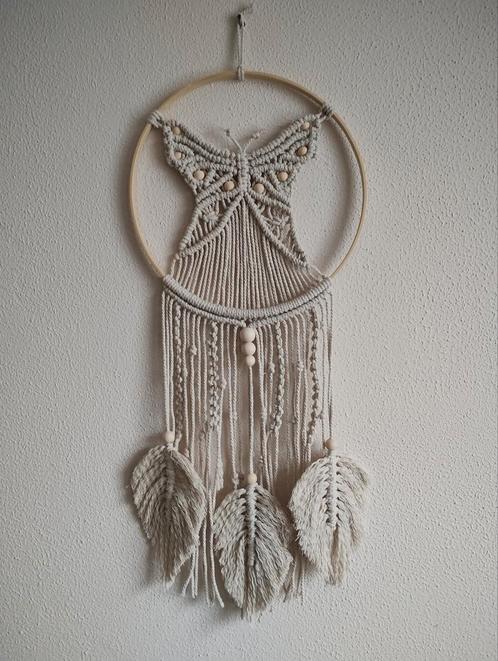 Macramé vlinder in houten ring. Sisters Forever., Huis en Inrichting, Woonaccessoires | Wanddecoraties, Nieuw, Ophalen of Verzenden