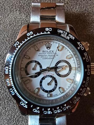 Mooi horloge  beschikbaar voor biedingen