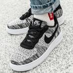 Nike Air Force 1 Flyknit - Nieuw in doos - Maat 44, Kleding | Heren, Schoenen, Ophalen of Verzenden, Nieuw, Zwart